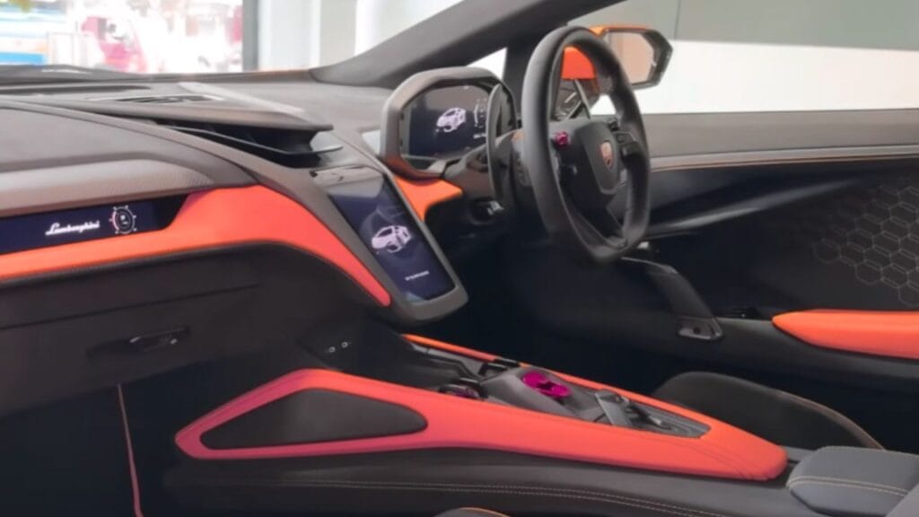 Lamborghini Revuelto